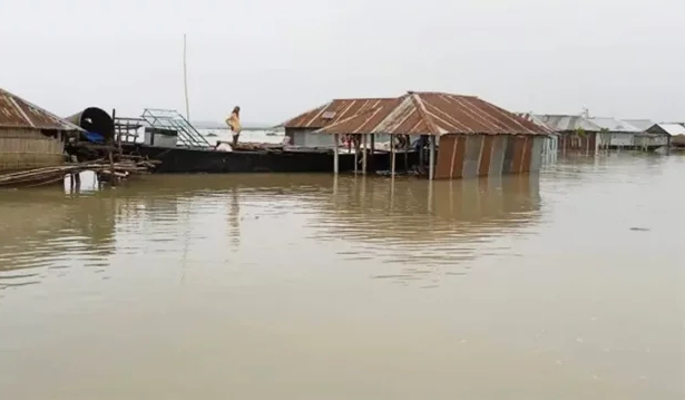 বিপৎসীমার ওপরে ধরলা-ব্রহ্মপুত্র, ভাঙন অব্যাহত